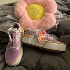 Women’s Size 7 Hi-Top Vans NWT